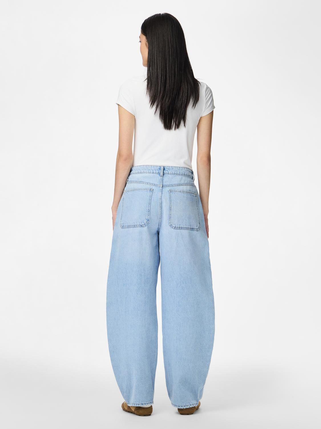 model_shot-back